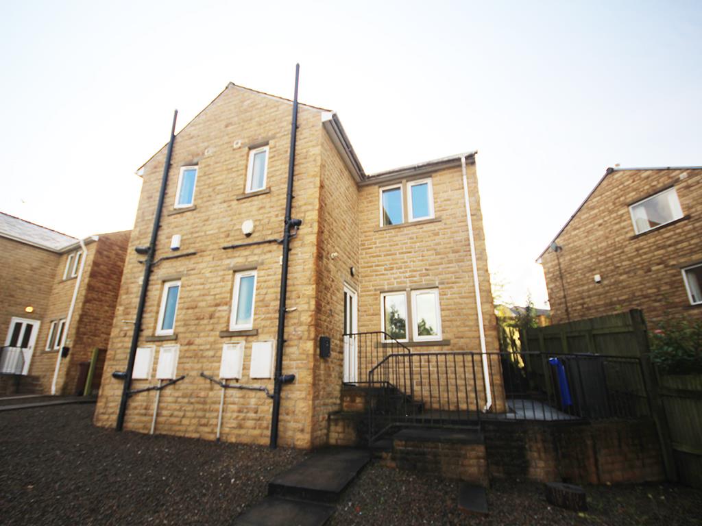 3 bedroom semi-detached house To Let in Barnoldswick - Main Image